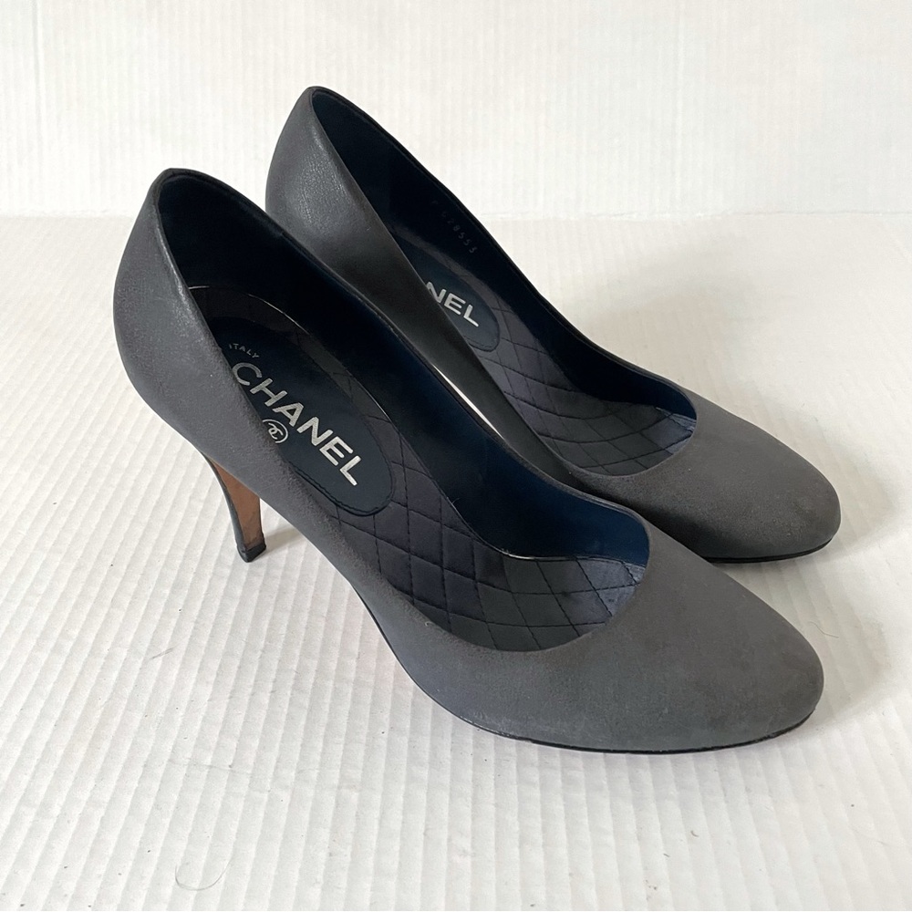 CHANEL  Lambskin Crystal CC Pumps 39.5 grey - Picture 7 of 16